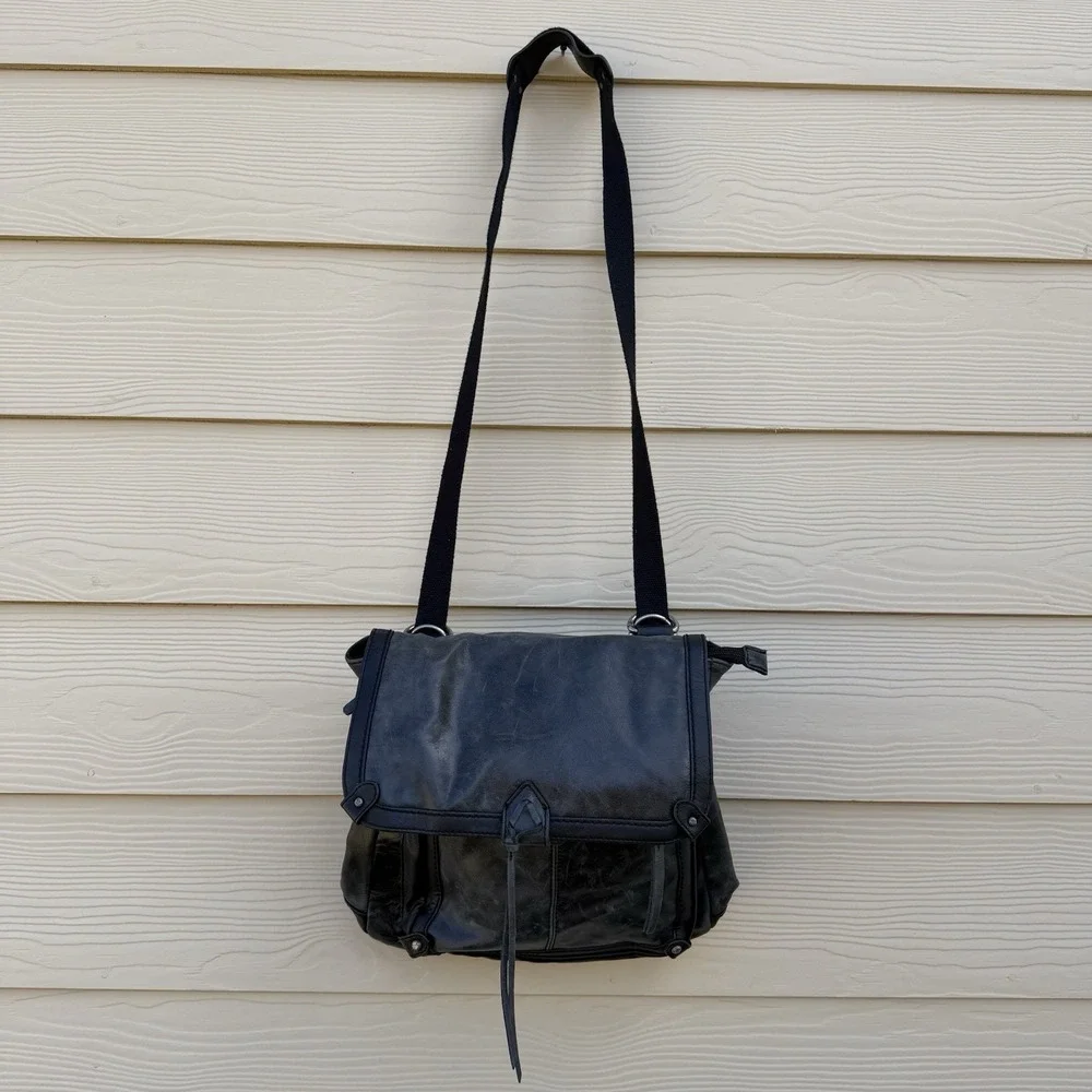 The Sak Ventura Womens Bag Black‎ Gray Leather Magnetic Snap Purse Backpack